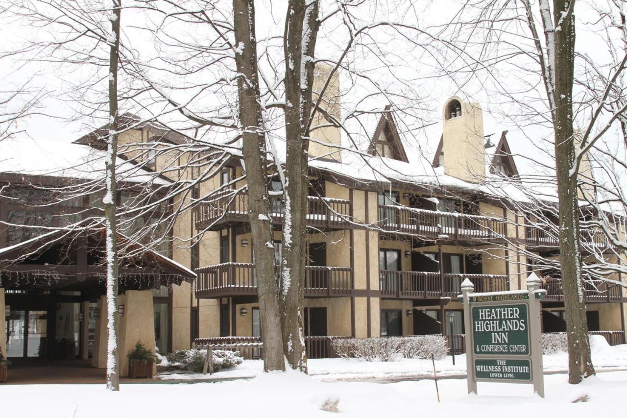 The Highlands At Harbor Springs Hotel Exterior photo
