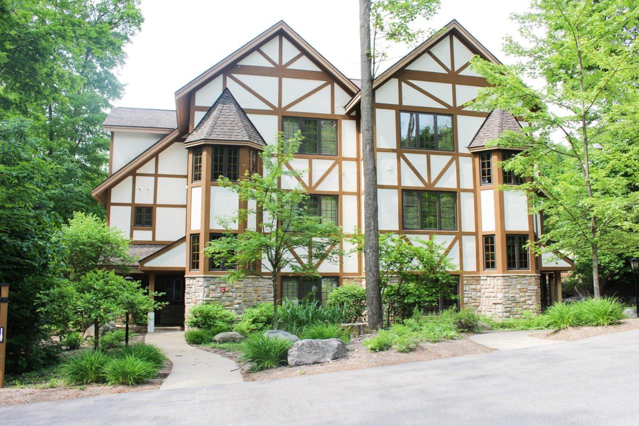 The Highlands At Harbor Springs Hotel Exterior photo
