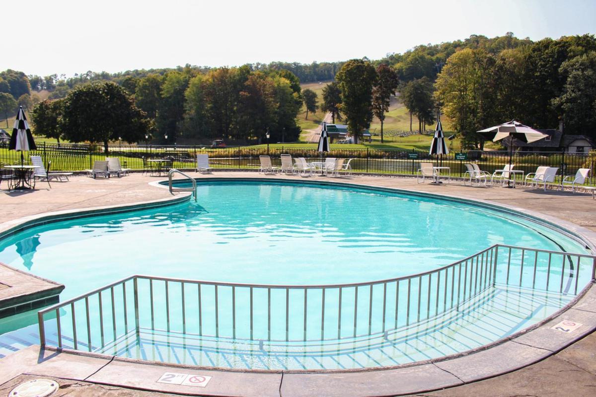 The Highlands At Harbor Springs Hotel Exterior photo