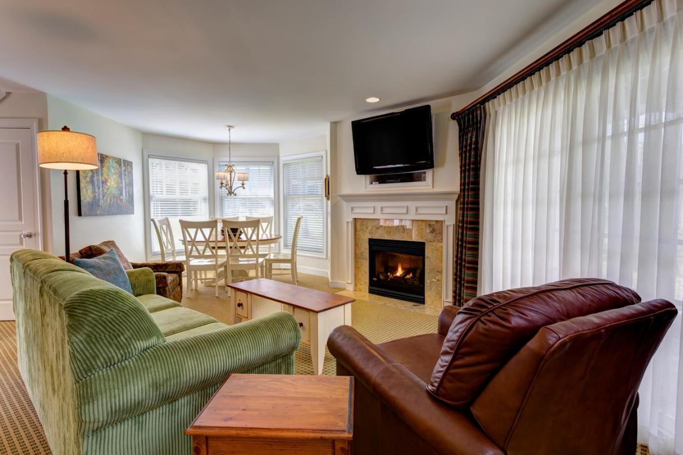 The Highlands At Harbor Springs Hotel Room photo