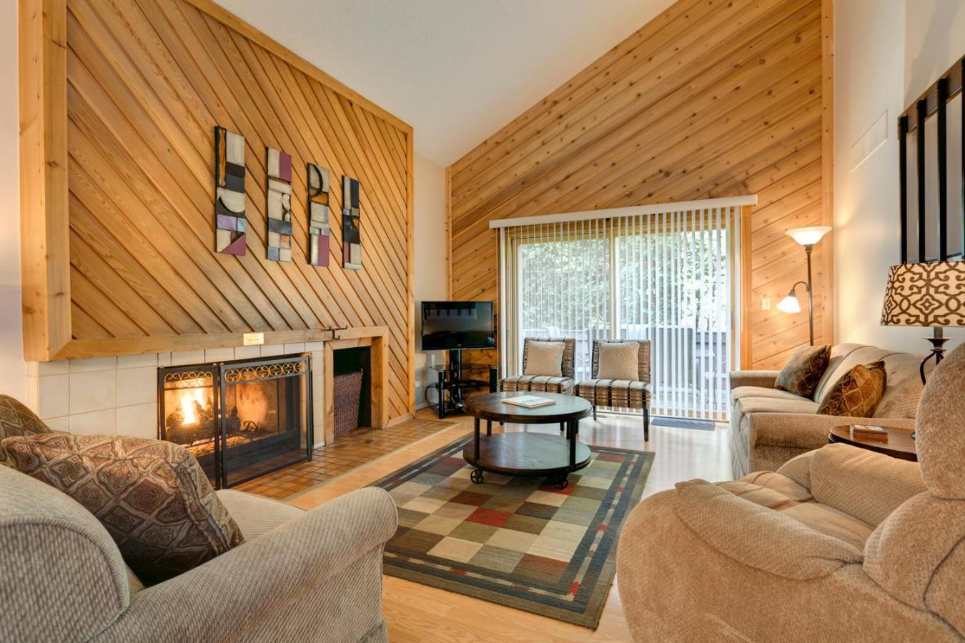 The Highlands At Harbor Springs Hotel Room photo