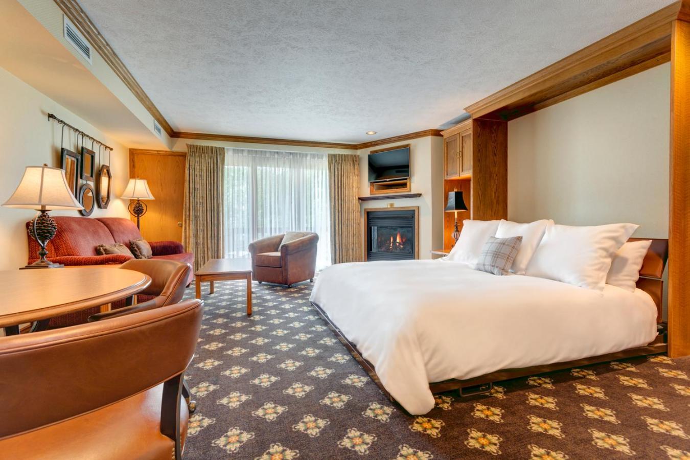 The Highlands At Harbor Springs Hotel Room photo