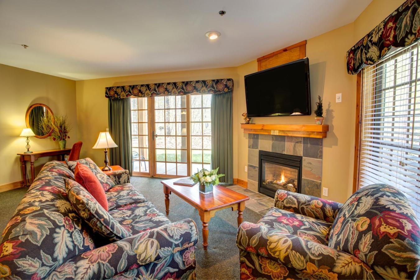 The Highlands At Harbor Springs Hotel Room photo