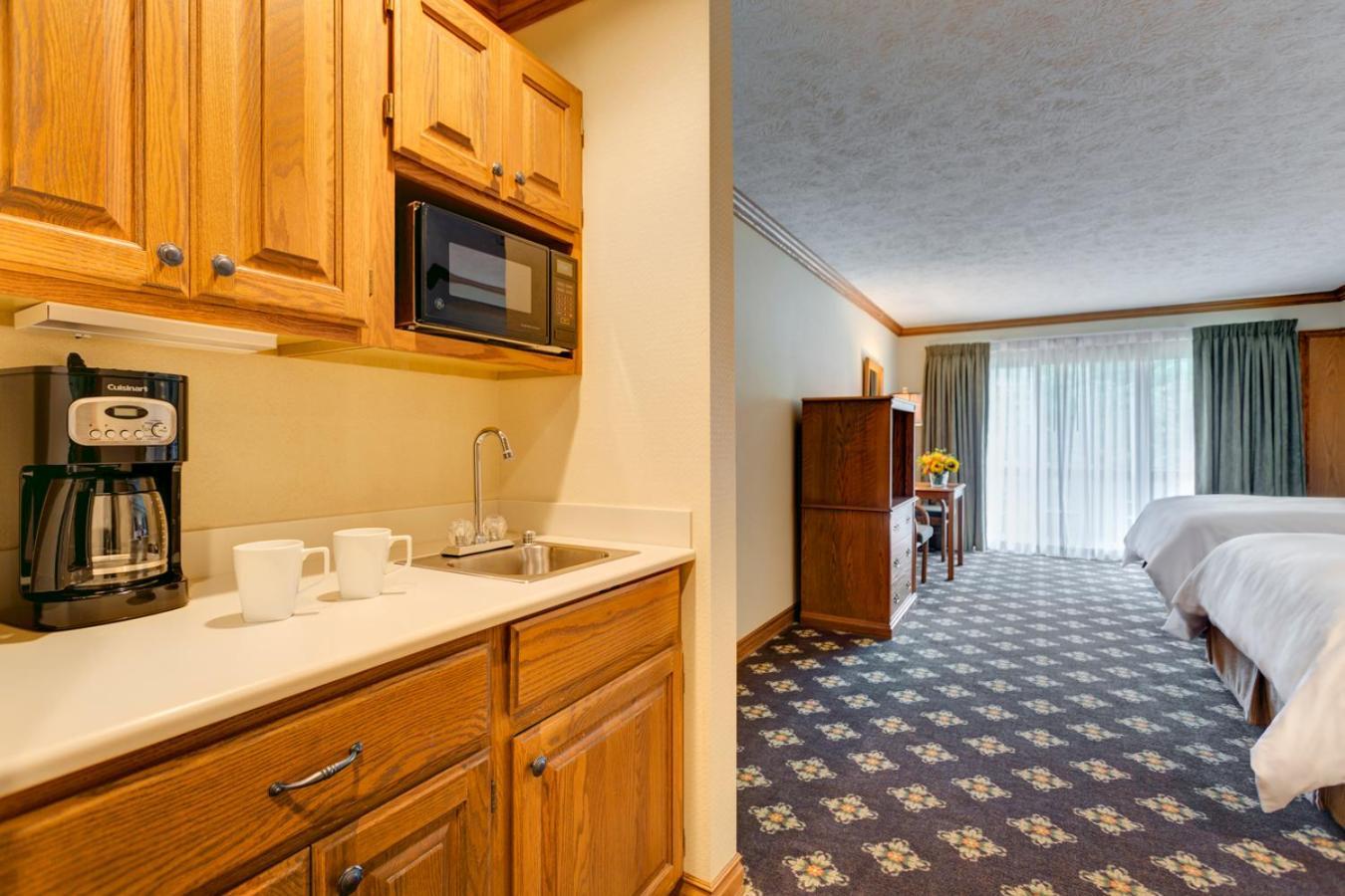 The Highlands At Harbor Springs Hotel Room photo