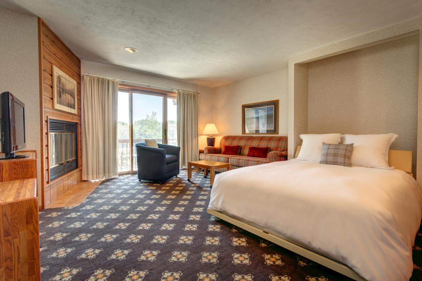 The Highlands At Harbor Springs Hotel Room photo