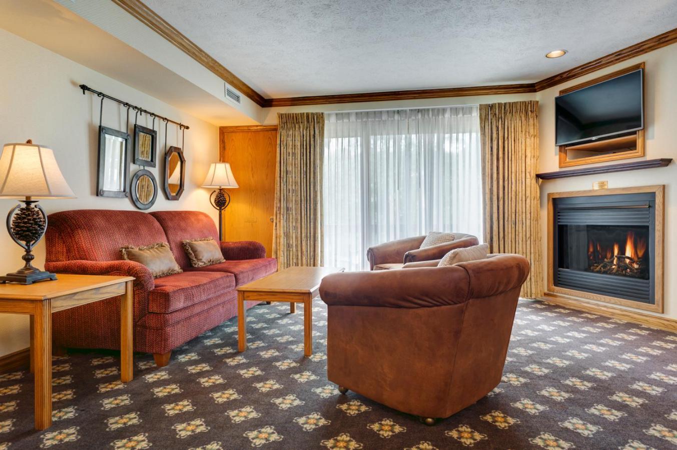 The Highlands At Harbor Springs Hotel Room photo