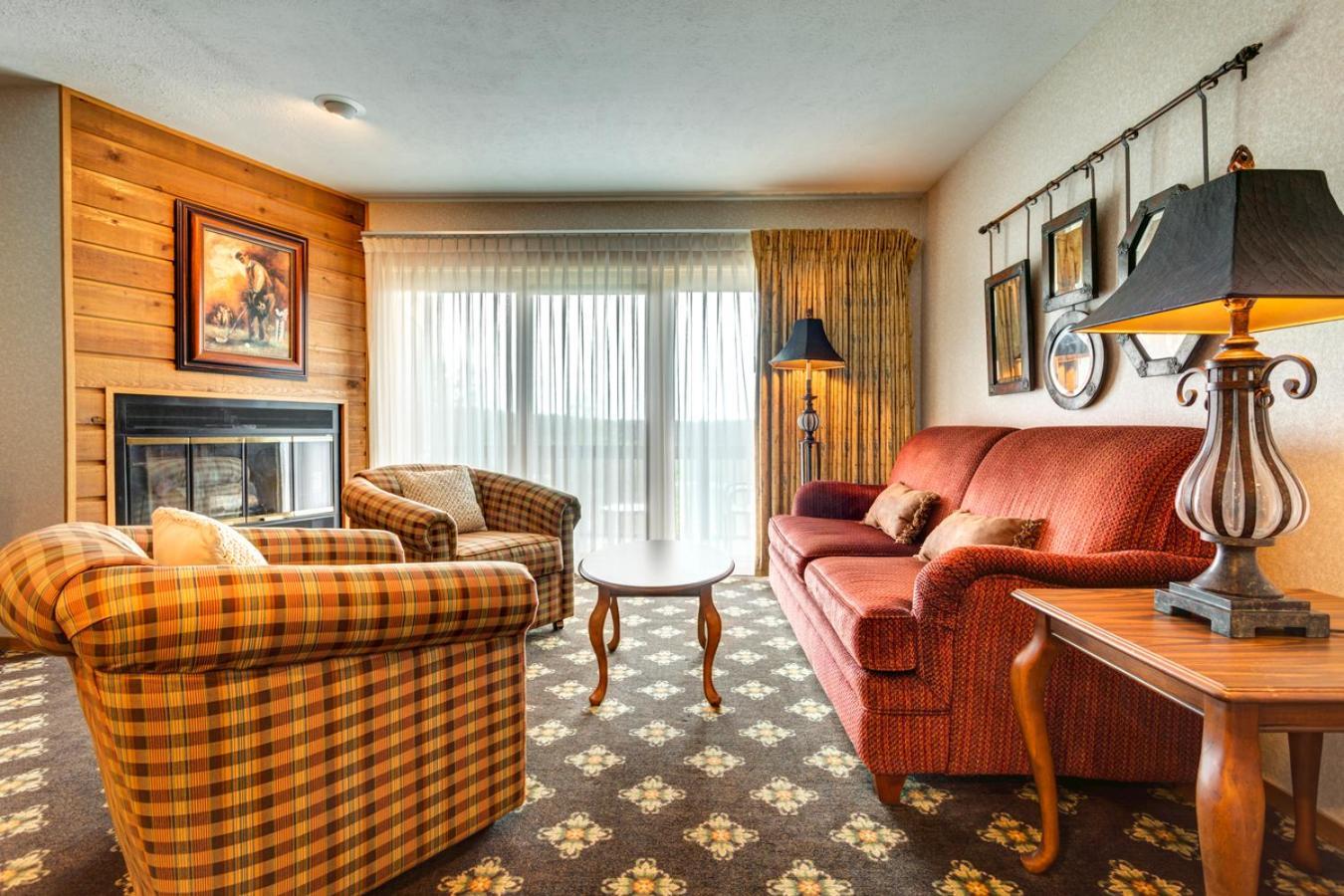 The Highlands At Harbor Springs Hotel Room photo