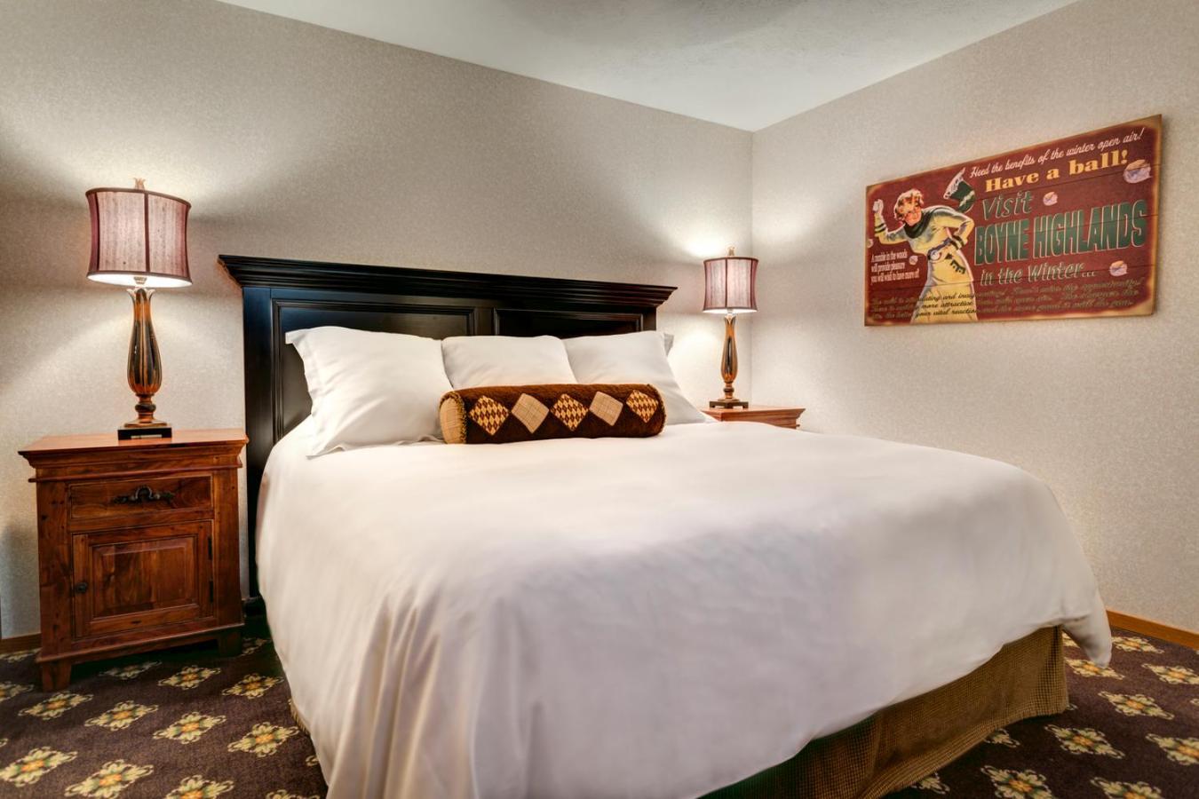 The Highlands At Harbor Springs Hotel Room photo