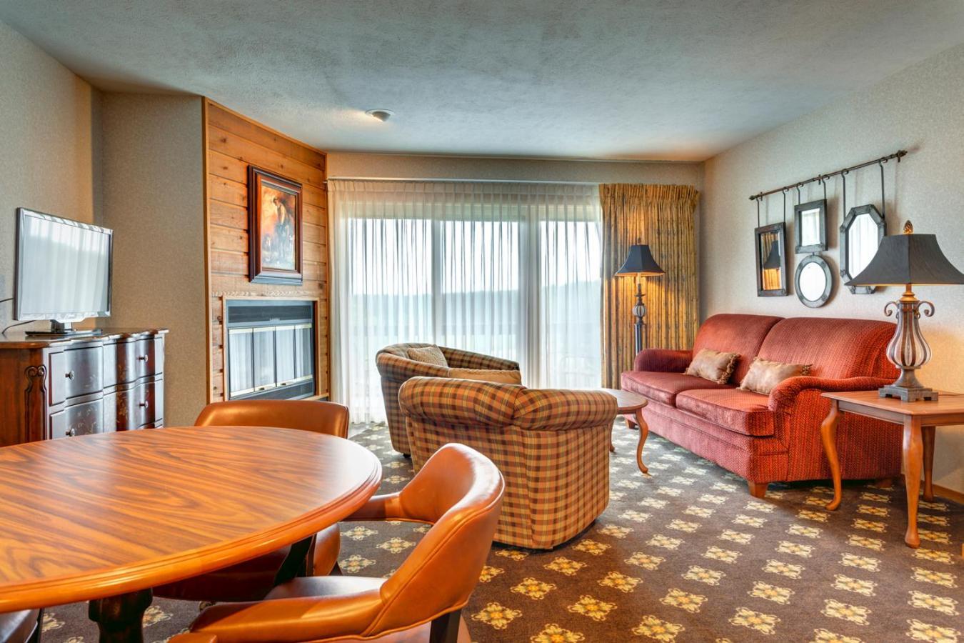 The Highlands At Harbor Springs Hotel Room photo