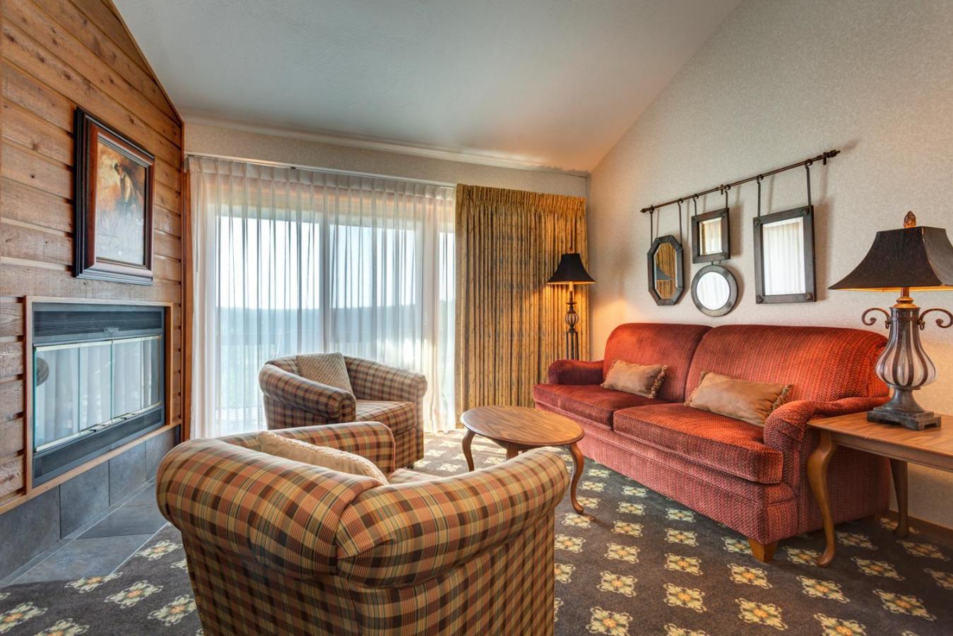 The Highlands At Harbor Springs Hotel Room photo