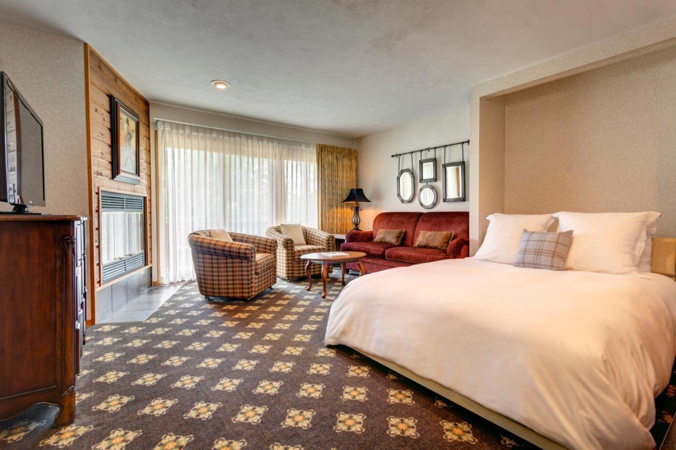 The Highlands At Harbor Springs Hotel Room photo