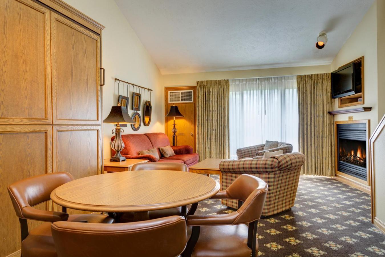 The Highlands At Harbor Springs Hotel Room photo