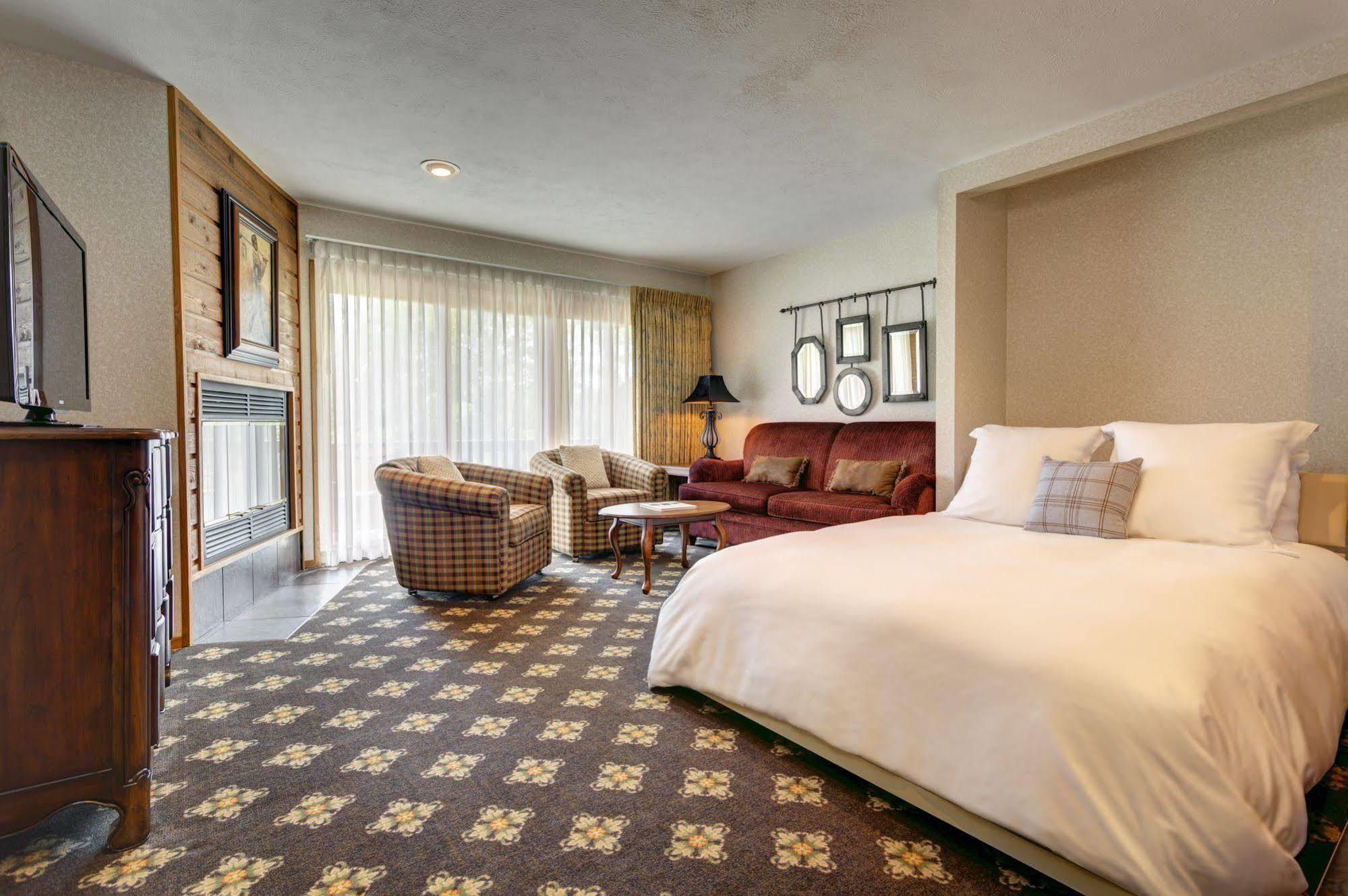 The Highlands At Harbor Springs Hotel Exterior photo
